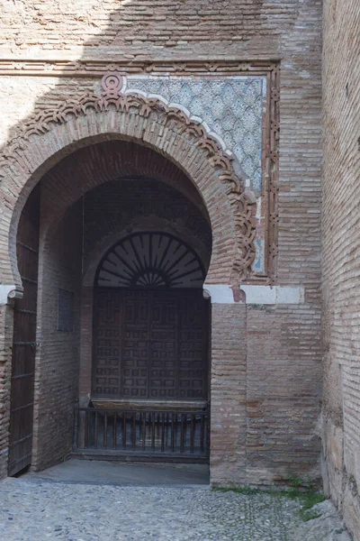 Plano Vertical Una Entrada Arqueada Alhambra Granada Andalucía España — Foto de Stock