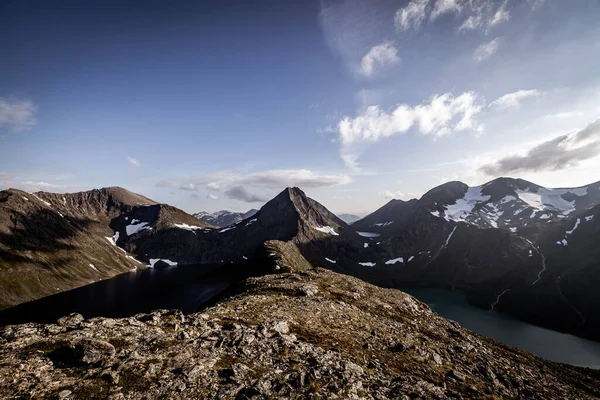 挪威华语中美丽的高山湖景 — 图库照片