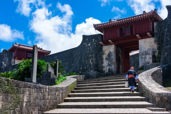 Naha City Okinawa Japan Szeptember 2016 Egy Férfi Hagyományos Okinawan — Stock Fotó