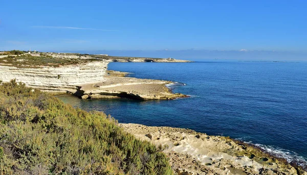 Delimara Marsaxlokk Malta Dezember 2015 Wellengeschnittene Plattform Und Niedrige Weiße — Stockfoto