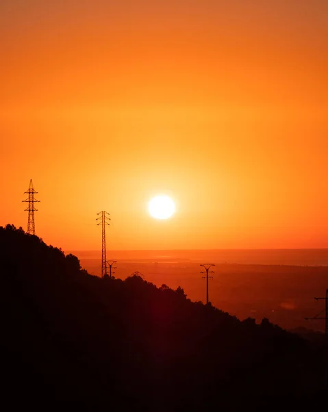 Vysokoúhlý Snímek Krajiny Elektrickými Věžemi Při Západu Slunce — Stock fotografie