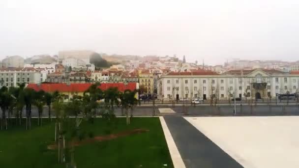 Drönarbild Stadsbilden Lissabon Portugal Dimmig Dag — Stockvideo