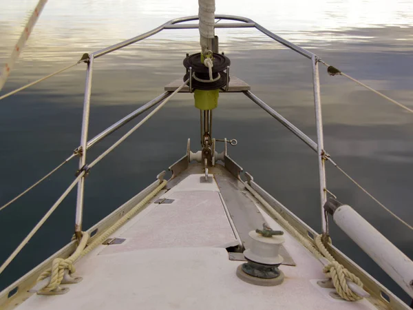 Une Belle Vue Sur Eau Calme Bateau Naviguant Sur Océan — Photo