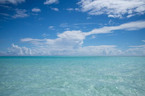Чистая Прозрачная Вода Океана — стоковое фото