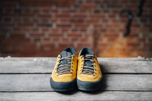 Uma Foto Produto Sapatos Livre Botas Caminhada Abordagem Baixa Chão — Fotografia de Stock