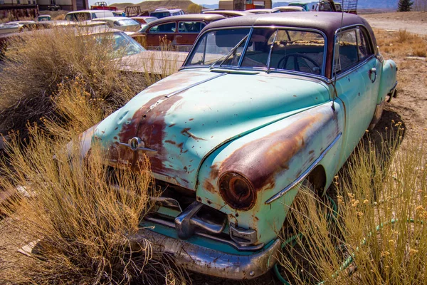 Nahaufnahme Eines Alten Verlassenen Autos Auf Einem Schrottplatz Sonnenlicht — Stockfoto