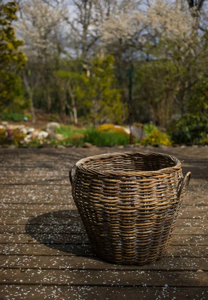 Brown Woven Basket Standing Wooden Terrace Garden — Stock Photo, Image