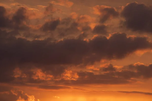 Fantastisk Solnedgång Med Mycket Färgglad Orange Himmel Och Moln — Stockfoto