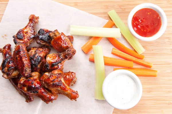 Spicy Asian Style Chicken Wings Sauce Beer — Stock Photo, Image