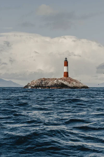 Vertikal Bild Fyr Molnig Dag — Stockfoto