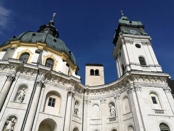 Eine Flache Aufnahme Der Alten Kirche Des Klosters Ettal Vor — Stockfoto