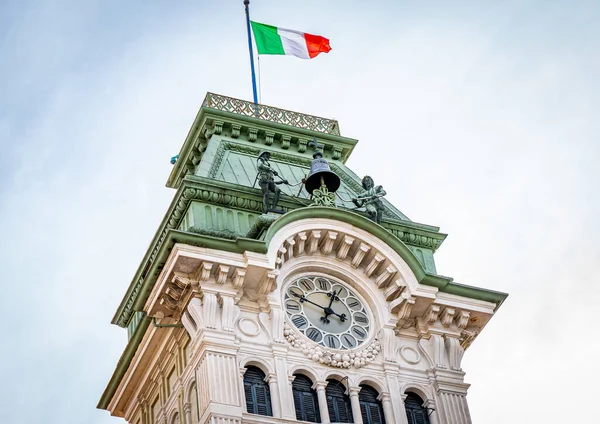 Tiro Close Unidade Itália Square Com Bandeira Itália Contra Fundo — Fotografia de Stock