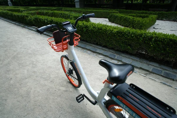 Madrid Ισπανια Απρ 2021 Ηλεκτρικό Ποδήλατο Στο Retiro Park Madrid — Φωτογραφία Αρχείου