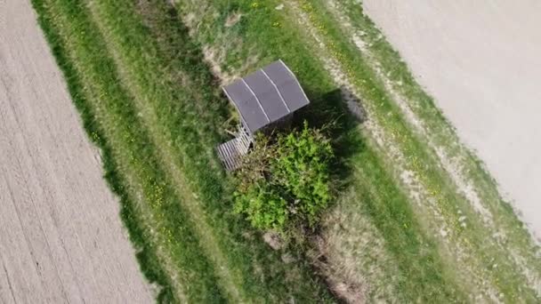 Vue Aérienne Champ Ferme Avec Herbe Verte Une Petite Maison — Video