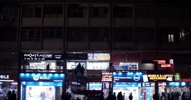 尼赫鲁广场 Nehru Place 是南亚一个主要的It中心 以60Fps 4K的速度销售 修理笔记本电脑和智能手机 — 图库视频影像
