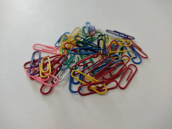 Group Colored Paper Clips Isolated White Background — Stock Photo, Image