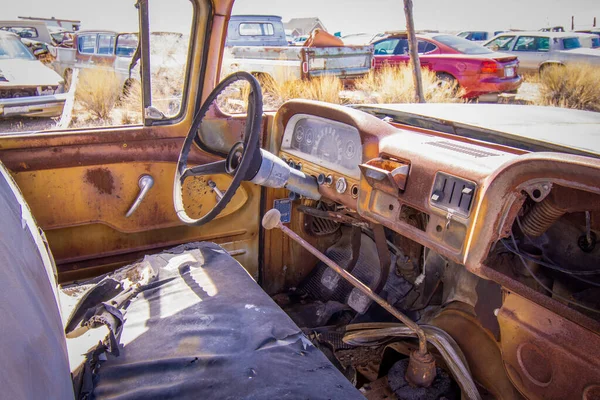 Gros Plan Intérieur Une Voiture Vintage Dans Dépotoir — Photo