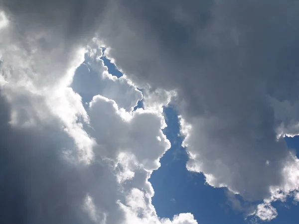 Egy Alacsony Szögű Felvétel Felhős Égboltról Nyáron — Stock Fotó