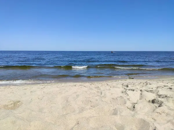 Een Close Van Golven Die Zandkust Raken — Stockfoto