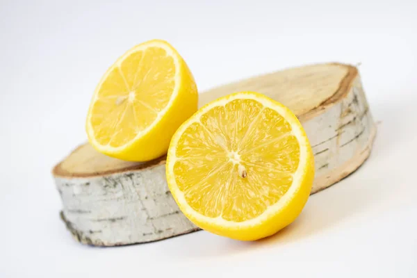 Gros Plan Citron Coupé Sur Une Planche Bois — Photo