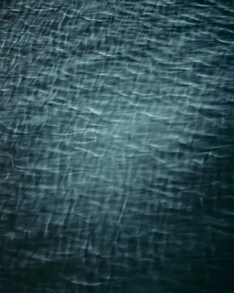 Vertikální Pozadí Modré Vlnité Oceánské Vody — Stock fotografie