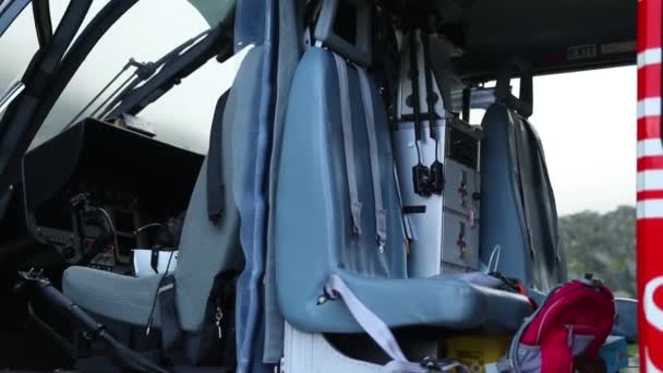 Uma Vista Perto Cockpit Assentos Passageiros Helicóptero — Vídeo de Stock