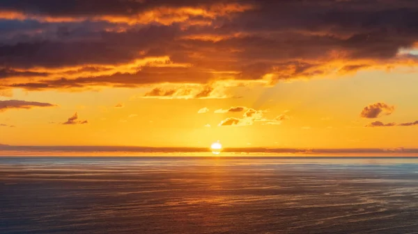 Puesta Sol Sobre Mar Tasmania Playa Piha Auckland Nueva Zelanda — Foto de Stock