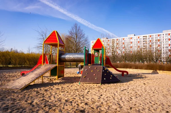 Poznan Polônia Mar 2021 Parque Infantil Com Equipamentos Próximos Por — Fotografia de Stock