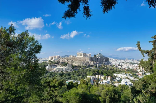 雅典的雅典卫城 帕台农神庙和著名的埃尔德 阿提克斯学院 — 图库照片
