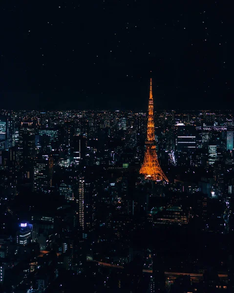 日本の夜の東京の街並みと東京タワーの魅惑的な景色 — ストック写真