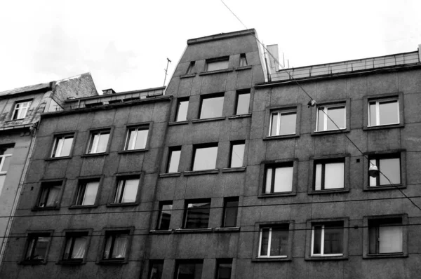 Plano Escala Grises Fragmento Una Fachada Edificio Estilo Antiguo —  Fotos de Stock