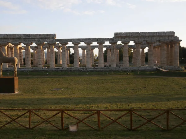 Zřícenina Starého Řeckého Chrámu Archeologickém Parku Paestum Capaccio Itálie — Stock fotografie