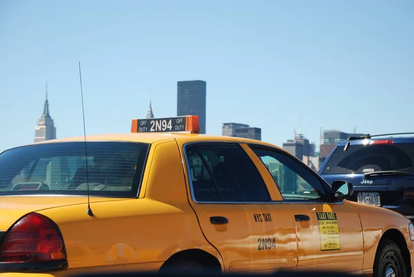 2007年9月23日 纽约市典型的黄色出租车 位于曼哈顿街道上 — 图库照片