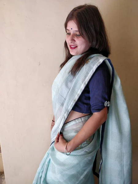 Une Jeune Indienne Sari Vêtements Traditionnels Mumbai Inde — Photo