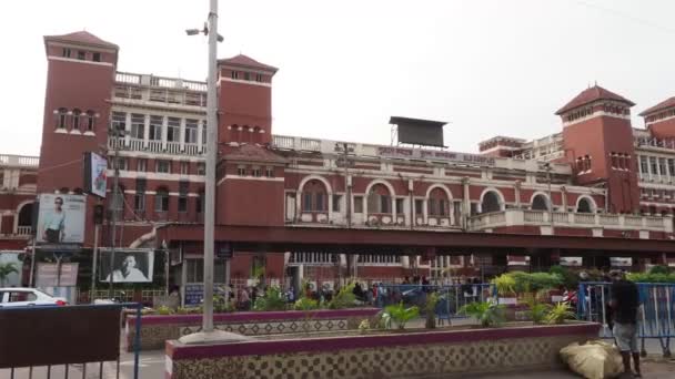 Straßenverkehr Auf Den Straßen Von Kolkata Der Nähe Des Howrah — Stockvideo