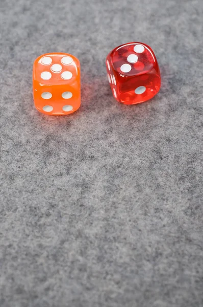 Vertical Shot Pair Red Yellow Dice Gray Woolen Background Copy — 图库照片