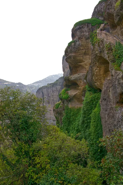 Una Hermosa Vista Las Altas Formaciones Rocosas Meteora Bajo Cielo — Foto de Stock