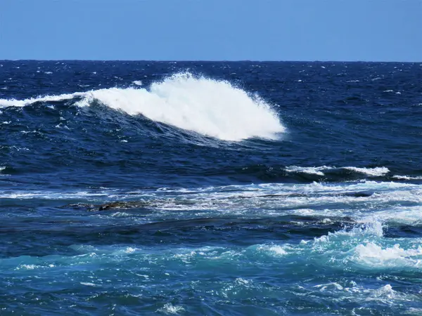 Las Hermosas Olas Grandes Océano Azul —  Fotos de Stock