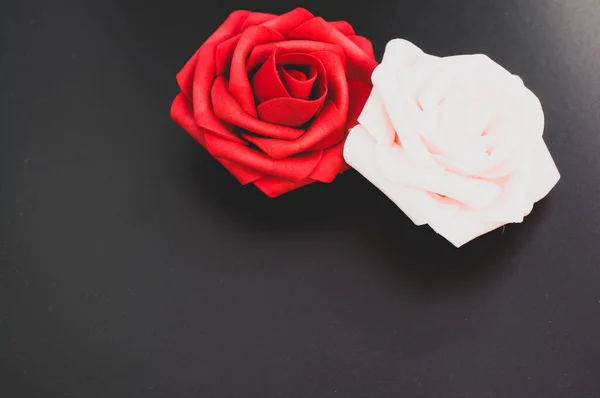 Fundo Romântico Com Par Rosas Par Rosas Vermelhas Rosa Fundo — Fotografia de Stock
