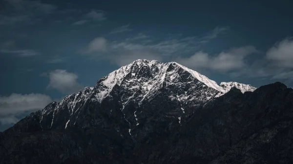 Une Vue Imprenable Sur Les Montagnes Rocheuses Enneigées Sous Ciel — Photo
