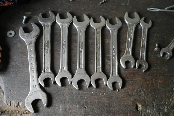 Top View Metal Wrenches Wooden Surface — Stock Photo, Image