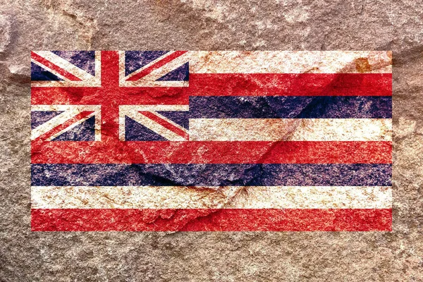 風化した固体岩壁の背景に孤立したハワイ州旗のアイコンパターン — ストック写真