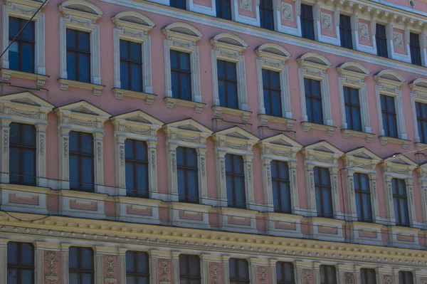 古典的な建物のファサードの断片のクローズアップショット — ストック写真