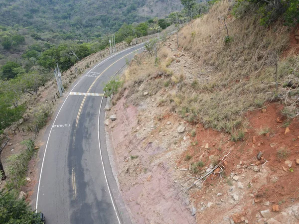 Zicht Bocht Van Een Weg Aan Voet Van Een Berg — Stockfoto