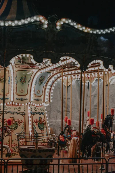 Een Verticaal Schot Van Kind Carrousel — Stockfoto