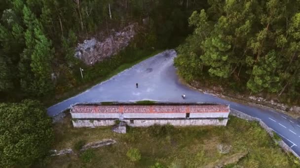 Drone View Old Abandoned Building Surrounded Greenery Roads Shot — Stock Video