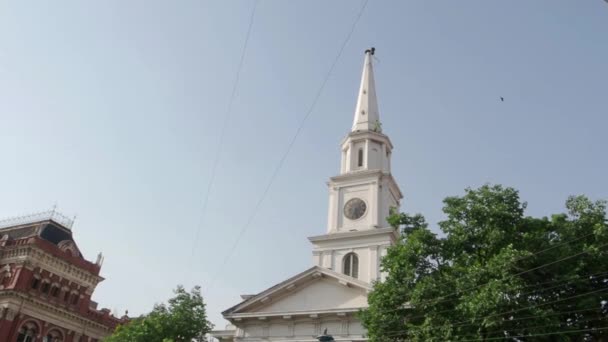 Iglesia San Andrés Rodeado Vegetación Bajo Luz Del Sol Calcuta — Vídeos de Stock