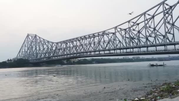 Низький Кут Пострілу Річку Міст Через Море — стокове відео