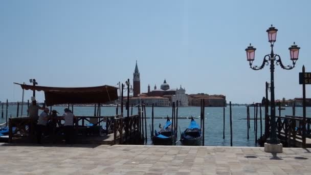코로나 바이러스 대유행으로 관광객 베네치아는 국내외 관광을 시켰다 — 비디오