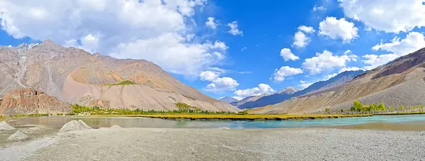 Plano Panorámico Lago Montañas Día Soleado — Foto de Stock